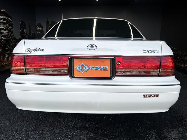 クラウン ロイヤルサルーン　（禁煙車）（後期型）（メーカーＤＶＤナビ）（パワーシート）（後席スイッチ）（ＥＴＣ）（キーレースキー）（オートライト）（ＣＤ再生）（純正１５インチＡＷ）（16枚目）