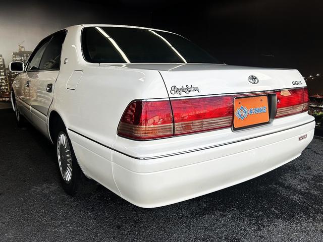 クラウン ロイヤルサルーン　（禁煙車）（後期型）（メーカーＤＶＤナビ）（パワーシート）（後席スイッチ）（ＥＴＣ）（キーレースキー）（オートライト）（ＣＤ再生）（純正１５インチＡＷ）（20枚目）