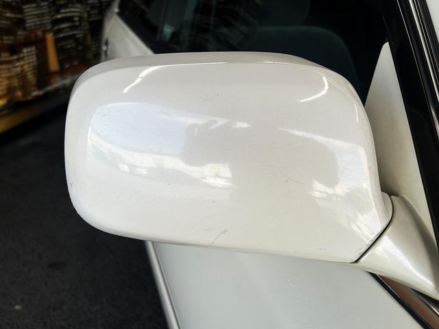 クラウン ロイヤルサルーン　（禁煙車）（後期型）（メーカーＤＶＤナビ）（パワーシート）（後席スイッチ）（ＥＴＣ）（キーレースキー）（オートライト）（ＣＤ再生）（純正１５インチＡＷ）（23枚目）