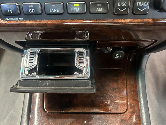 クラウン ロイヤルサルーン　（禁煙車）（後期型）（メーカーＤＶＤナビ）（パワーシート）（後席スイッチ）（ＥＴＣ）（キーレースキー）（オートライト）（ＣＤ再生）（純正１５インチＡＷ）（37枚目）