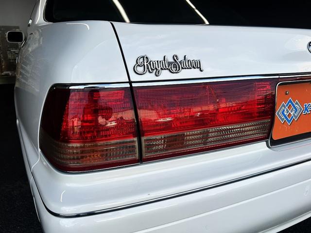 クラウン ロイヤルサルーン　（禁煙車）（後期型）（メーカーＤＶＤナビ）（パワーシート）（後席スイッチ）（ＥＴＣ）（キーレースキー）（オートライト）（ＣＤ再生）（純正１５インチＡＷ）（51枚目）
