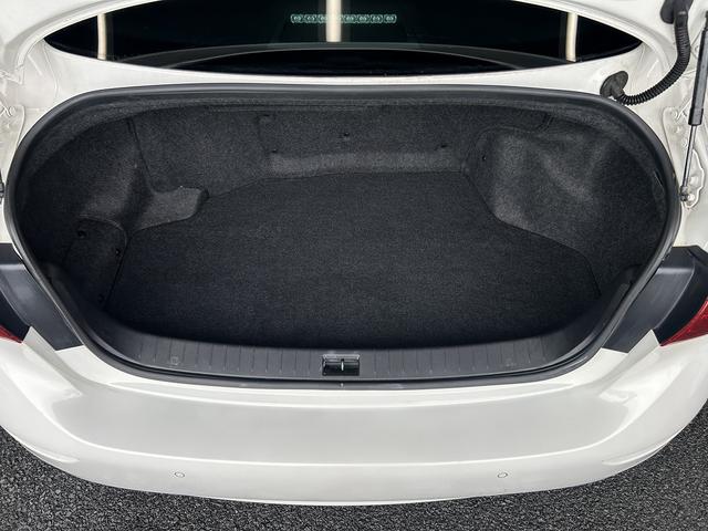 スカイライン 350GT ハイブリッド タイプSP エマージェンシーブレーキ(禁煙車)(黒本革シート)(メーカーSDナビ)(レーダークルーズ)(コーナーセンサー)(シートメモリー)(シートヒーター)(アラウンドビューモニター)(純正19インチAW)(17枚目)