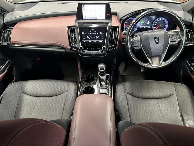 クラウンハイブリッド S (禁煙車)(メーカーSDナビ)(レーダクルーズコントロール)(コーナーセンサー)(レーンアシスト)(オートマチックハイビーム)(シートヒーター)(パワーシート)(ETC)(純正17インチAW)(5枚目)