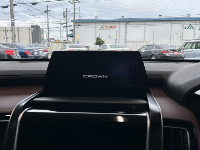 クラウンハイブリッド S (禁煙車)(メーカーSDナビ)(レーダクルーズコントロール)(コーナーセンサー)(レーンアシスト)(オートマチックハイビーム)(シートヒーター)(パワーシート)(ETC)(純正17インチAW)(6枚目)