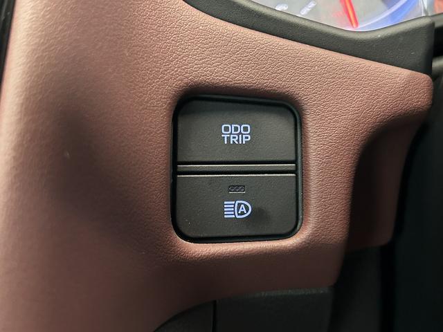 クラウンハイブリッド S (禁煙車)(メーカーSDナビ)(レーダクルーズコントロール)(コーナーセンサー)(レーンアシスト)(オートマチックハイビーム)(シートヒーター)(パワーシート)(ETC)(純正17インチAW)(12枚目)