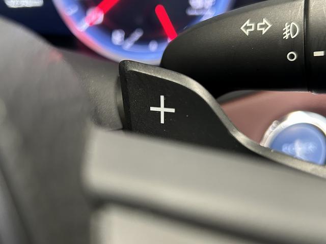 クラウンハイブリッド S (禁煙車)(メーカーSDナビ)(レーダクルーズコントロール)(コーナーセンサー)(レーンアシスト)(オートマチックハイビーム)(シートヒーター)(パワーシート)(ETC)(純正17インチAW)(13枚目)