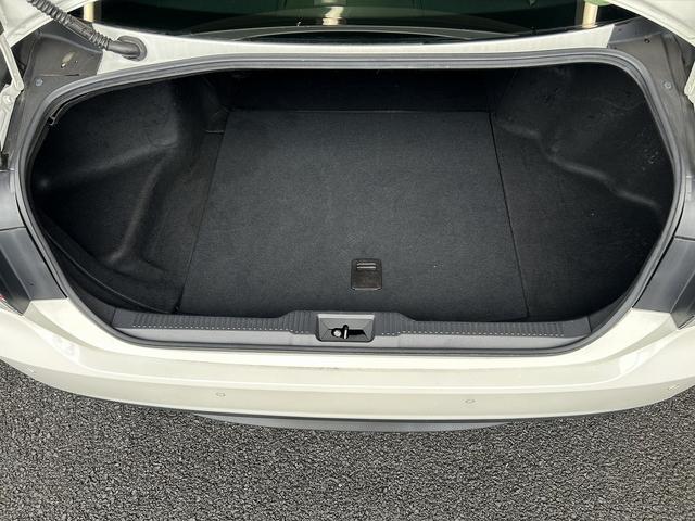 クラウンハイブリッド S (禁煙車)(メーカーSDナビ)(レーダクルーズコントロール)(コーナーセンサー)(レーンアシスト)(オートマチックハイビーム)(シートヒーター)(パワーシート)(ETC)(純正17インチAW)(17枚目)