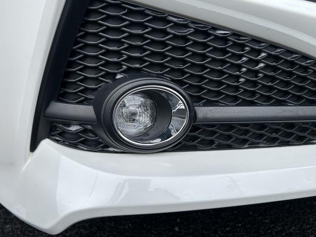 クラウンハイブリッド S (禁煙車)(メーカーSDナビ)(レーダクルーズコントロール)(コーナーセンサー)(レーンアシスト)(オートマチックハイビーム)(シートヒーター)(パワーシート)(ETC)(純正17インチAW)(27枚目)