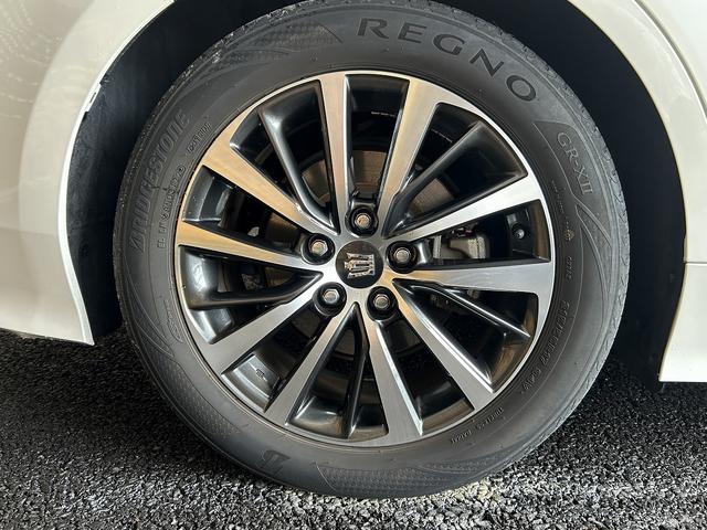 クラウンハイブリッド S (禁煙車)(メーカーSDナビ)(レーダクルーズコントロール)(コーナーセンサー)(レーンアシスト)(オートマチックハイビーム)(シートヒーター)(パワーシート)(ETC)(純正17インチAW)(31枚目)