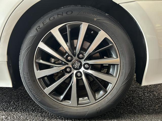 クラウンハイブリッド S (禁煙車)(メーカーSDナビ)(レーダクルーズコントロール)(コーナーセンサー)(レーンアシスト)(オートマチックハイビーム)(シートヒーター)(パワーシート)(ETC)(純正17インチAW)(34枚目)