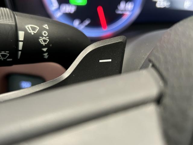 クラウンハイブリッド S (禁煙車)(メーカーSDナビ)(レーダクルーズコントロール)(コーナーセンサー)(レーンアシスト)(オートマチックハイビーム)(シートヒーター)(パワーシート)(ETC)(純正17インチAW)(37枚目)