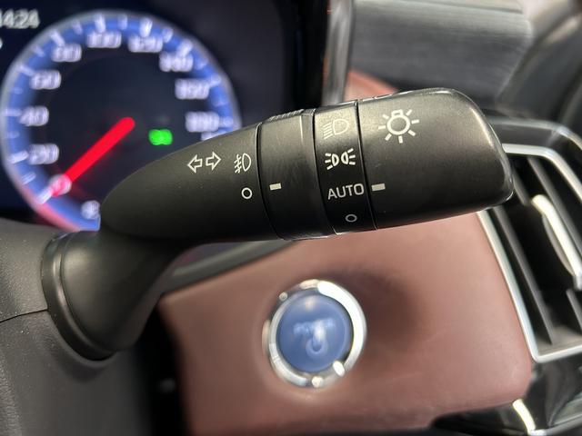 クラウンハイブリッド S (禁煙車)(メーカーSDナビ)(レーダクルーズコントロール)(コーナーセンサー)(レーンアシスト)(オートマチックハイビーム)(シートヒーター)(パワーシート)(ETC)(純正17インチAW)(38枚目)