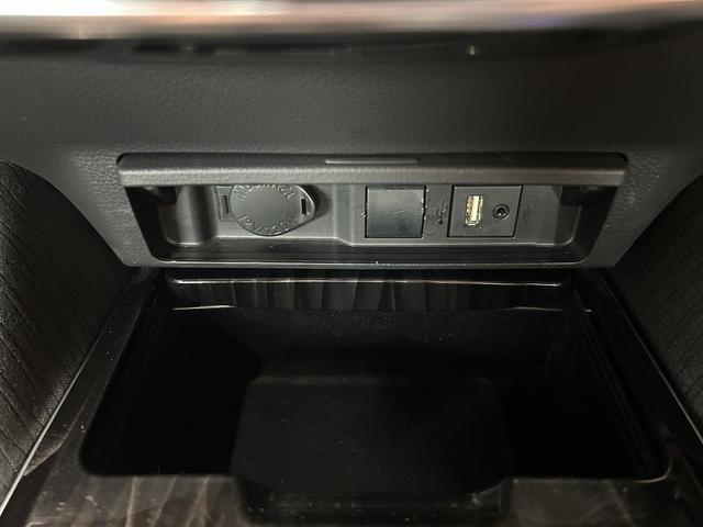 クラウンハイブリッド S (禁煙車)(メーカーSDナビ)(レーダクルーズコントロール)(コーナーセンサー)(レーンアシスト)(オートマチックハイビーム)(シートヒーター)(パワーシート)(ETC)(純正17インチAW)(45枚目)
