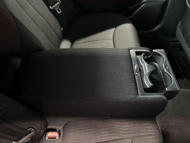 クラウンハイブリッド S (禁煙車)(メーカーSDナビ)(レーダクルーズコントロール)(コーナーセンサー)(レーンアシスト)(オートマチックハイビーム)(シートヒーター)(パワーシート)(ETC)(純正17インチAW)(61枚目)