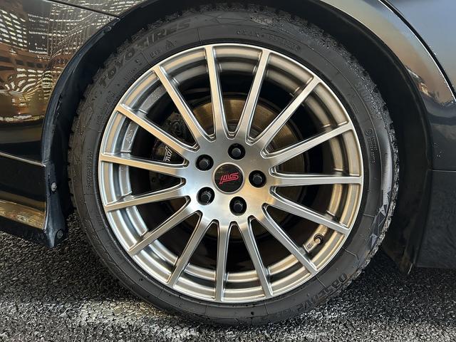 WRX STI STI (禁煙車)(6速MT)(ターボ)(4WD)(社外SDナビ)(黒/赤ハーフレザーシート)(ETC)(ローダウン)(スマートキー&プッシュスタート)(純正18インチAW)(11枚目)