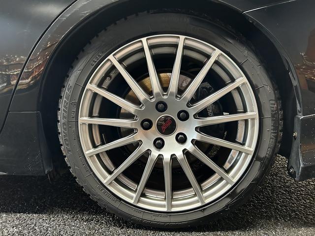WRX STI STI (禁煙車)(6速MT)(ターボ)(4WD)(社外SDナビ)(黒/赤ハーフレザーシート)(ETC)(ローダウン)(スマートキー&プッシュスタート)(純正18インチAW)(27枚目)