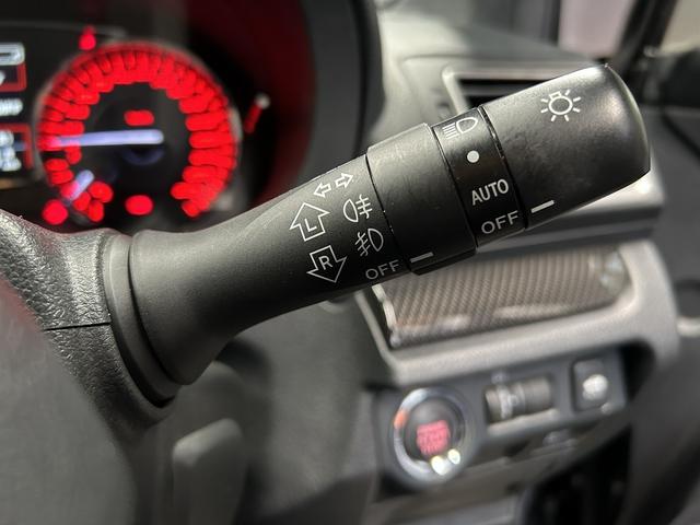 WRX STI STI (禁煙車)(6速MT)(ターボ)(4WD)(社外SDナビ)(黒/赤ハーフレザーシート)(ETC)(ローダウン)(スマートキー&プッシュスタート)(純正18インチAW)(30枚目)