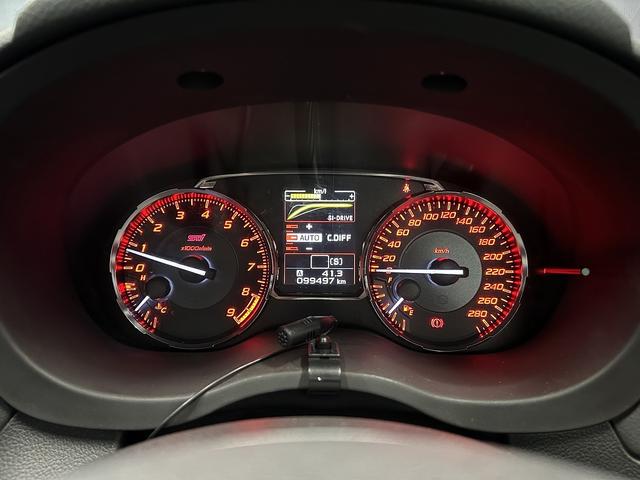 WRX STI STI (禁煙車)(6速MT)(ターボ)(4WD)(社外SDナビ)(黒/赤ハーフレザーシート)(ETC)(ローダウン)(スマートキー&プッシュスタート)(純正18インチAW)(32枚目)