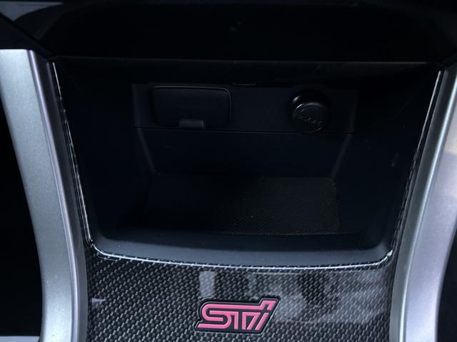WRX STI STI (禁煙車)(6速MT)(ターボ)(4WD)(社外SDナビ)(黒/赤ハーフレザーシート)(ETC)(ローダウン)(スマートキー&プッシュスタート)(純正18インチAW)(51枚目)