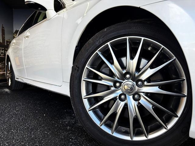 GS GS300h バージョンL プリクラッシュ(禁煙車)(後期型)(黒本革シート)(メーカーSDナビ)(レーダークルーズ)(レーンキープアシスト)(後席コンソールスイッチ)(電動リアサンシェード)(ETC)(純正18インチAW)(18枚目)