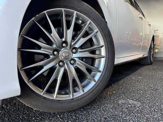 GS GS300h バージョンL プリクラッシュ(禁煙車)(後期型)(黒本革シート)(メーカーSDナビ)(レーダークルーズ)(レーンキープアシスト)(後席コンソールスイッチ)(電動リアサンシェード)(ETC)(純正18インチAW)(37枚目)
