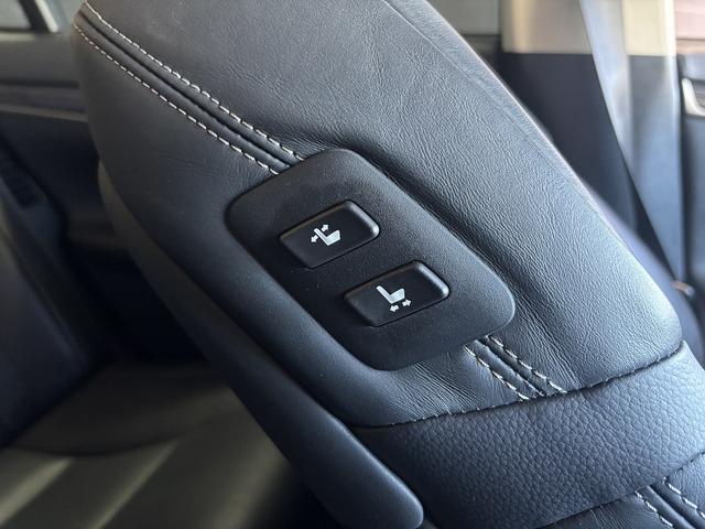 GS GS300h バージョンL プリクラッシュ(禁煙車)(後期型)(黒本革シート)(メーカーSDナビ)(レーダークルーズ)(レーンキープアシスト)(後席コンソールスイッチ)(電動リアサンシェード)(ETC)(純正18インチAW)(53枚目)