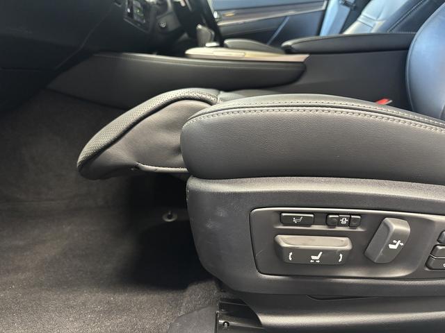 GS GS300h バージョンL プリクラッシュ(禁煙車)(後期型)(黒本革シート)(メーカーSDナビ)(レーダークルーズ)(レーンキープアシスト)(後席コンソールスイッチ)(電動リアサンシェード)(ETC)(純正18インチAW)(57枚目)