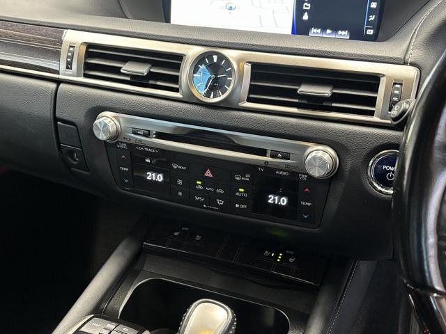 GS GS300h バージョンL プリクラッシュ(禁煙車)(後期型)(黒本革シート)(メーカーSDナビ)(レーダークルーズ)(レーンキープアシスト)(後席コンソールスイッチ)(電動リアサンシェード)(ETC)(純正18インチAW)(62枚目)