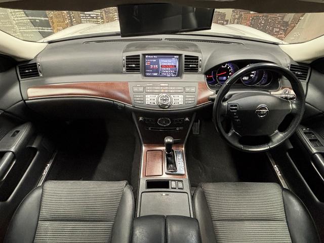 フーガ 250GT (後期型)(黒ハーフレザー)(メーカーナビ)(サイド・バックカメラ)(ビルトインETC)(HID)(スマートキー)(パワーシート)(オートライト)(AFS)(ミュージックサーバ)(純正18インチAW)(5枚目)