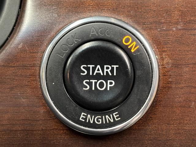 フーガ 250GT (後期型)(黒ハーフレザー)(メーカーナビ)(サイド・バックカメラ)(ビルトインETC)(HID)(スマートキー)(パワーシート)(オートライト)(AFS)(ミュージックサーバ)(純正18インチAW)(10枚目)