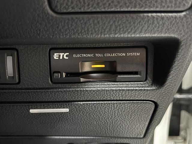 フーガ 250GT (後期型)(黒ハーフレザー)(メーカーナビ)(サイド・バックカメラ)(ビルトインETC)(HID)(スマートキー)(パワーシート)(オートライト)(AFS)(ミュージックサーバ)(純正18インチAW)(11枚目)