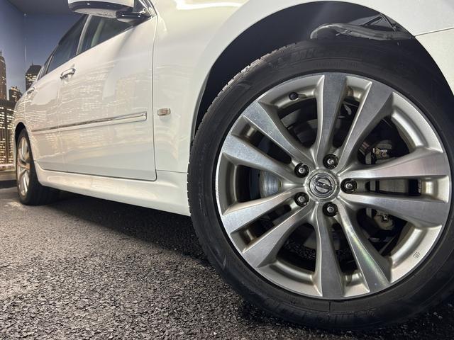 フーガ 250GT (後期型)(黒ハーフレザー)(メーカーナビ)(サイド・バックカメラ)(ビルトインETC)(HID)(スマートキー)(パワーシート)(オートライト)(AFS)(ミュージックサーバ)(純正18インチAW)(13枚目)