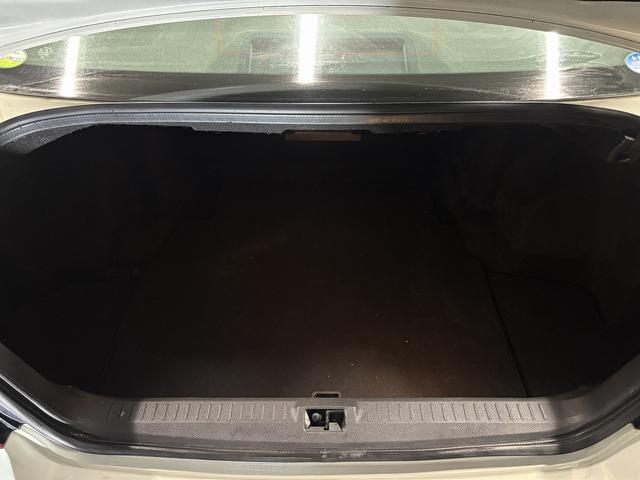 フーガ 250GT (後期型)(黒ハーフレザー)(メーカーナビ)(サイド・バックカメラ)(ビルトインETC)(HID)(スマートキー)(パワーシート)(オートライト)(AFS)(ミュージックサーバ)(純正18インチAW)(14枚目)