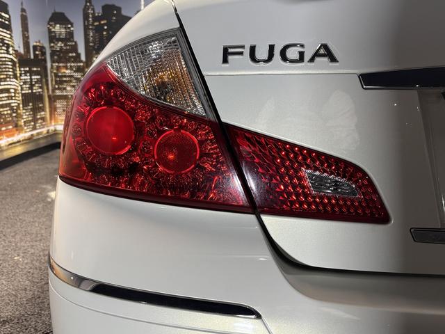 フーガ 250GT (後期型)(黒ハーフレザー)(メーカーナビ)(サイド・バックカメラ)(ビルトインETC)(HID)(スマートキー)(パワーシート)(オートライト)(AFS)(ミュージックサーバ)(純正18インチAW)(25枚目)