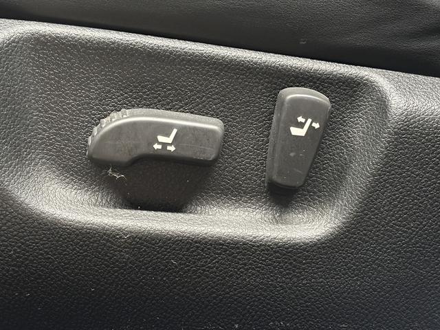 フーガ 250GT (後期型)(黒ハーフレザー)(メーカーナビ)(サイド・バックカメラ)(ビルトインETC)(HID)(スマートキー)(パワーシート)(オートライト)(AFS)(ミュージックサーバ)(純正18インチAW)(27枚目)