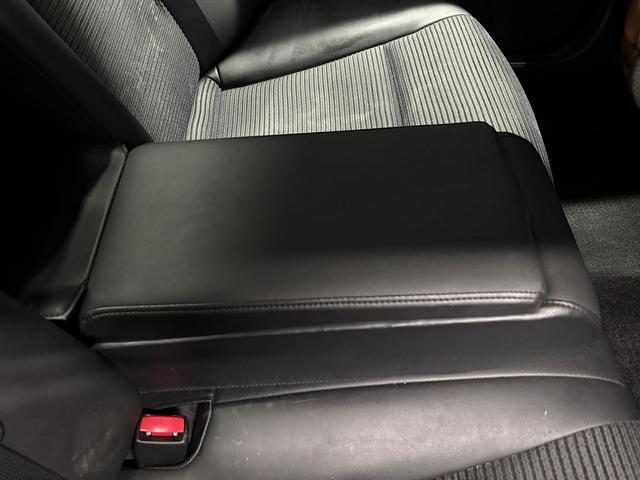 フーガ 250GT (後期型)(黒ハーフレザー)(メーカーナビ)(サイド・バックカメラ)(ビルトインETC)(HID)(スマートキー)(パワーシート)(オートライト)(AFS)(ミュージックサーバ)(純正18インチAW)(29枚目)