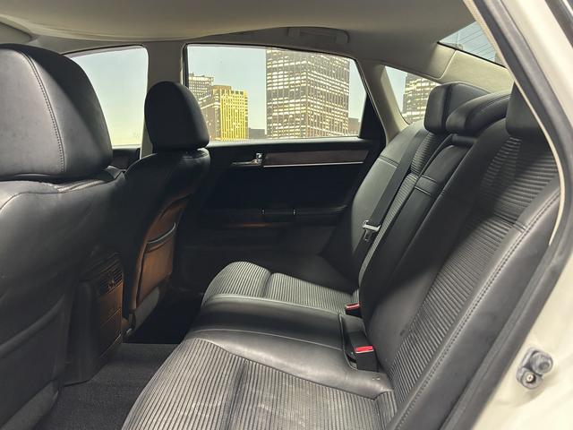 フーガ 250GT (後期型)(黒ハーフレザー)(メーカーナビ)(サイド・バックカメラ)(ビルトインETC)(HID)(スマートキー)(パワーシート)(オートライト)(AFS)(ミュージックサーバ)(純正18インチAW)(33枚目)