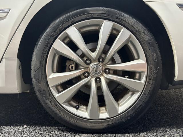 フーガ 250GT (後期型)(黒ハーフレザー)(メーカーナビ)(サイド・バックカメラ)(ビルトインETC)(HID)(スマートキー)(パワーシート)(オートライト)(AFS)(ミュージックサーバ)(純正18インチAW)(49枚目)