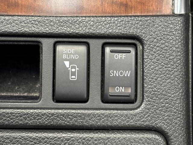 フーガ 250GT (後期型)(黒ハーフレザー)(メーカーナビ)(サイド・バックカメラ)(ビルトインETC)(HID)(スマートキー)(パワーシート)(オートライト)(AFS)(ミュージックサーバ)(純正18インチAW)(50枚目)