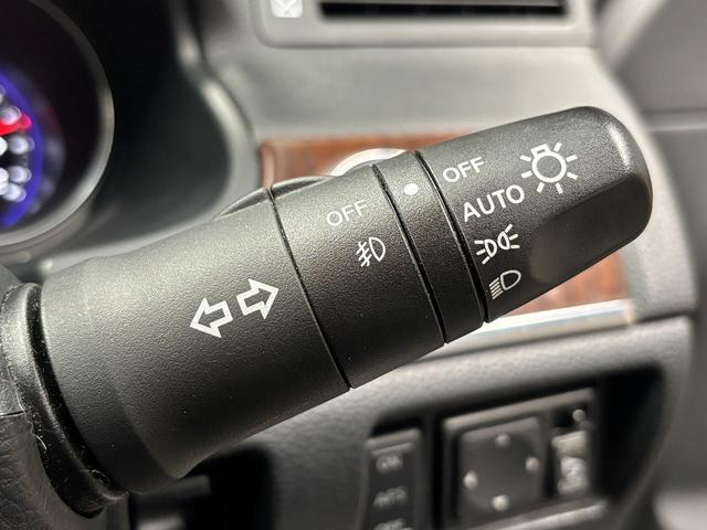 フーガ 250GT (後期型)(黒ハーフレザー)(メーカーナビ)(サイド・バックカメラ)(ビルトインETC)(HID)(スマートキー)(パワーシート)(オートライト)(AFS)(ミュージックサーバ)(純正18インチAW)(57枚目)