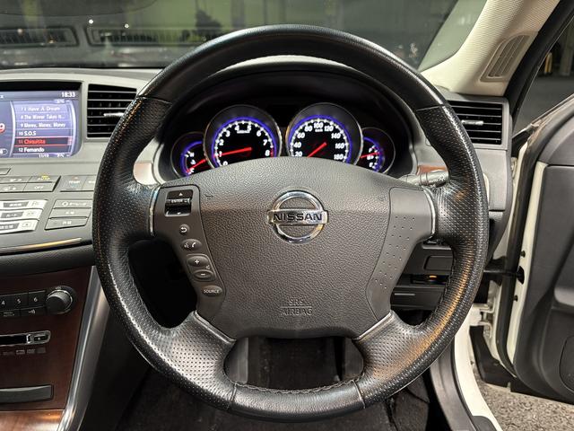 フーガ 250GT (後期型)(黒ハーフレザー)(メーカーナビ)(サイド・バックカメラ)(ビルトインETC)(HID)(スマートキー)(パワーシート)(オートライト)(AFS)(ミュージックサーバ)(純正18インチAW)(58枚目)