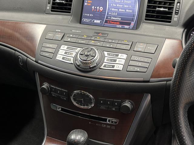 フーガ 250GT (後期型)(黒ハーフレザー)(メーカーナビ)(サイド・バックカメラ)(ビルトインETC)(HID)(スマートキー)(パワーシート)(オートライト)(AFS)(ミュージックサーバ)(純正18インチAW)(63枚目)