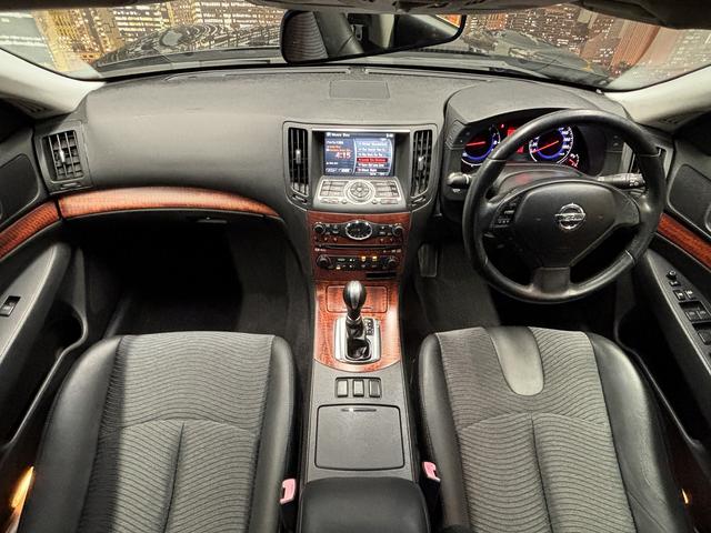 スカイライン 250GT (禁煙車)(黒ハーフレザー)(メーカーHDDナビ)(サイド・バックカメラ)(ETC)(HIDヘッドライト)(スマートキー)(パワーシート)(ミュージックサーバー)(オートライト)(純正17インチAW)(5枚目)