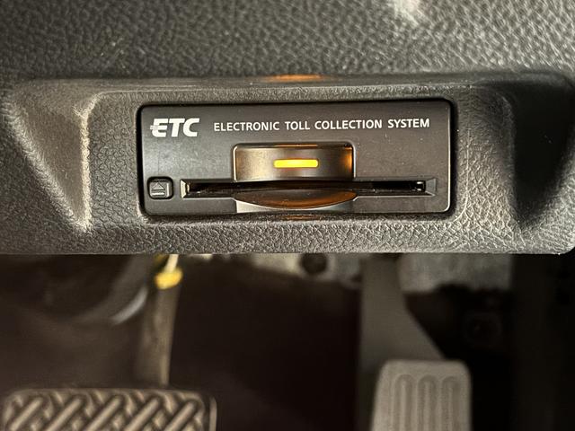 スカイライン 250GT (禁煙車)(黒ハーフレザー)(メーカーHDDナビ)(サイド・バックカメラ)(ETC)(HIDヘッドライト)(スマートキー)(パワーシート)(ミュージックサーバー)(オートライト)(純正17インチAW)(10枚目)