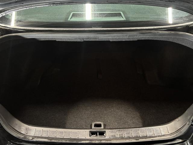 スカイライン 250GT (禁煙車)(黒ハーフレザー)(メーカーHDDナビ)(サイド・バックカメラ)(ETC)(HIDヘッドライト)(スマートキー)(パワーシート)(ミュージックサーバー)(オートライト)(純正17インチAW)(13枚目)