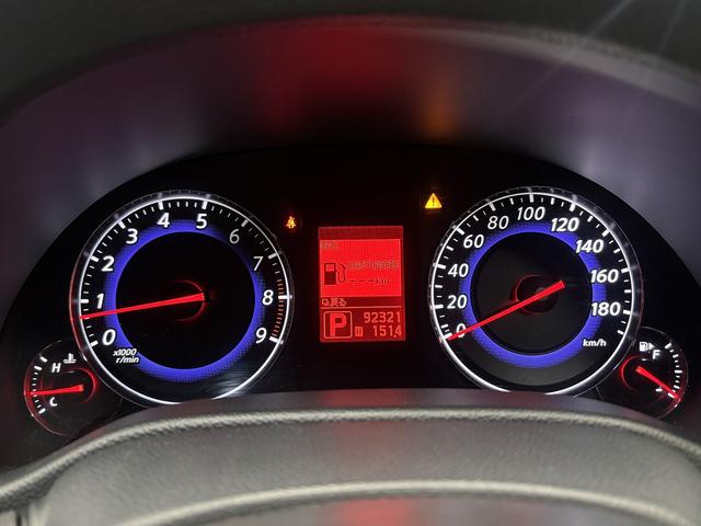 スカイライン 250GT (禁煙車)(黒ハーフレザー)(メーカーHDDナビ)(サイド・バックカメラ)(ETC)(HIDヘッドライト)(スマートキー)(パワーシート)(ミュージックサーバー)(オートライト)(純正17インチAW)(24枚目)