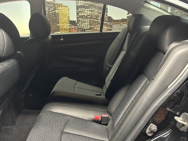 スカイライン 250GT (禁煙車)(黒ハーフレザー)(メーカーHDDナビ)(サイド・バックカメラ)(ETC)(HIDヘッドライト)(スマートキー)(パワーシート)(ミュージックサーバー)(オートライト)(純正17インチAW)(31枚目)