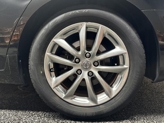 スカイライン 250GT (禁煙車)(黒ハーフレザー)(メーカーHDDナビ)(サイド・バックカメラ)(ETC)(HIDヘッドライト)(スマートキー)(パワーシート)(ミュージックサーバー)(オートライト)(純正17インチAW)(33枚目)