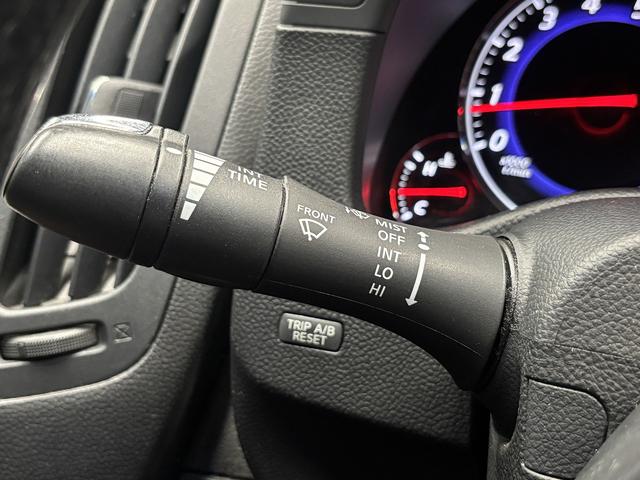 スカイライン 250GT (禁煙車)(黒ハーフレザー)(メーカーHDDナビ)(サイド・バックカメラ)(ETC)(HIDヘッドライト)(スマートキー)(パワーシート)(ミュージックサーバー)(オートライト)(純正17インチAW)(35枚目)