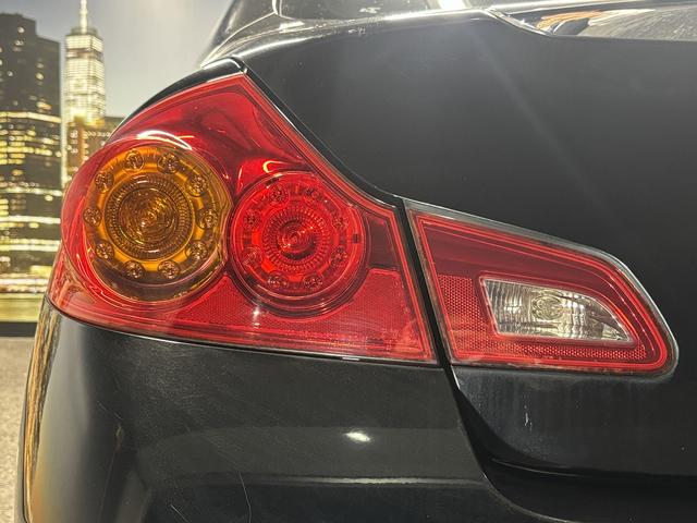 スカイライン 250GT (禁煙車)(黒ハーフレザー)(メーカーHDDナビ)(サイド・バックカメラ)(ETC)(HIDヘッドライト)(スマートキー)(パワーシート)(ミュージックサーバー)(オートライト)(純正17インチAW)(40枚目)